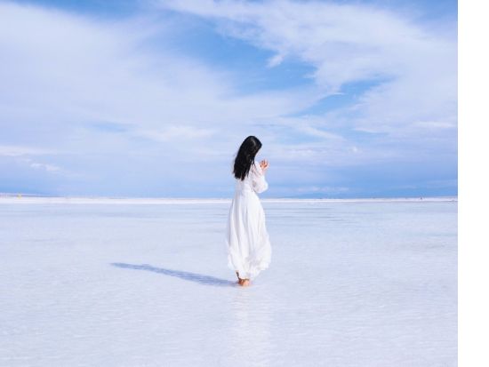 【西寧発・1泊2日ツアー】チャカ塩湖＋青海湖＋タール寺＋金銀灘草原の宿泊ツアー＜トロッコ列車とクルーズ＋専用車＋専属日本語ガイド／食事付＞