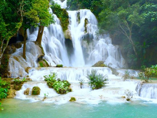 街全体が世界遺産のルアンパバーン市内を大満喫！  ワット・シェントーン＋王宮博物館＋クアンシー滝＋モン族の村 ＜終日／日本語ガイド／昼食付／ルアンパバーン発＞ 