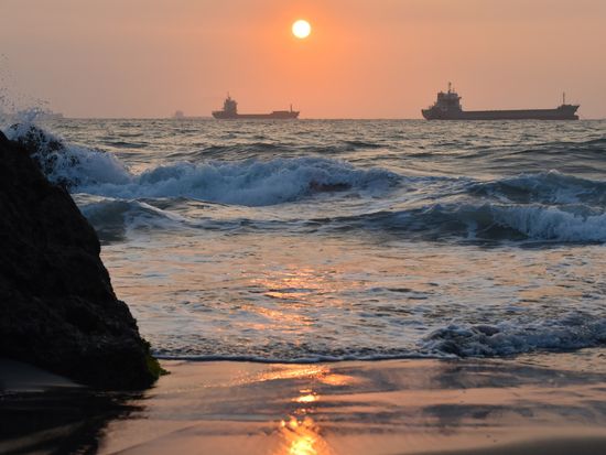 Taiwan_Kaoshiung_Sizihwan_shutterstock_1548430928