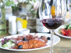 wine_and_food_shutterstock_635006222
