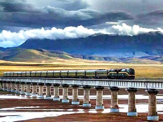 憧れの青蔵鉄道で行くチベット満喫5日間ツアー　ナムツォ湖訪問付き＜専用車＋日本語ガイド／西寧発＆ラサ着＞