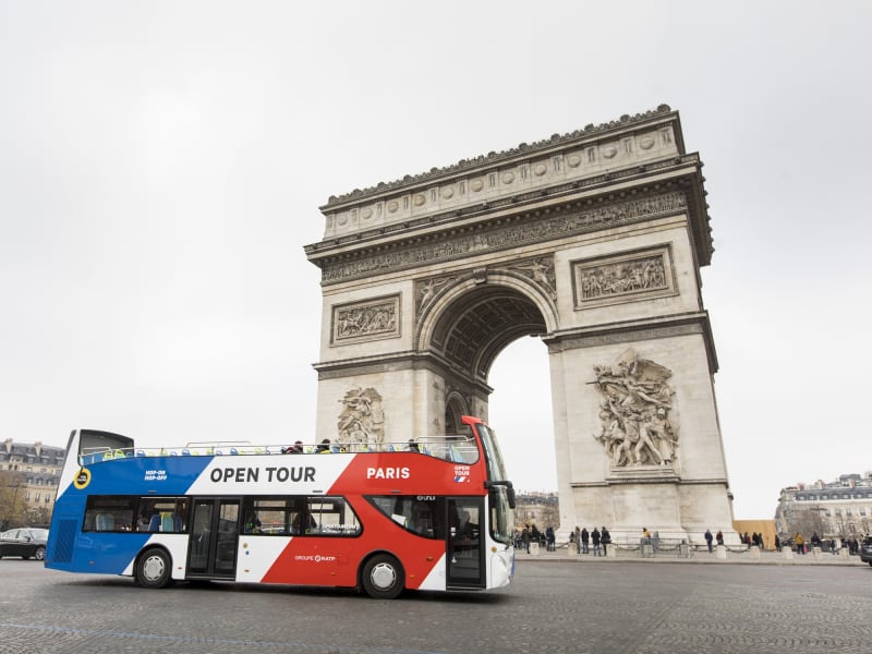 Bus + Arc de Triomphe