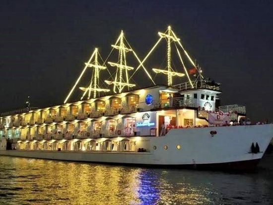 サイゴン川ディナークルーズ　大型船インドシナ号 　シクロ乗車体験付きプランあり＜日本語ガイド選択可＞