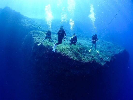 ファンダイビング ミクロネシア最大の大手ショップ！ポイントのリクエスト可能＜ボート／1日最大3ダイブ＞by アクアコネクションズ