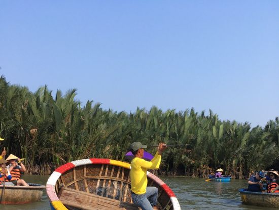 ココナッツバスケットボートで一寸法師体験＋夜のホイアン観光＋ランタン作り体験　ホイアン名物ホワイトローズの夕食付き＜午後／日本語ガイド／ダナン・ホイアン発＞