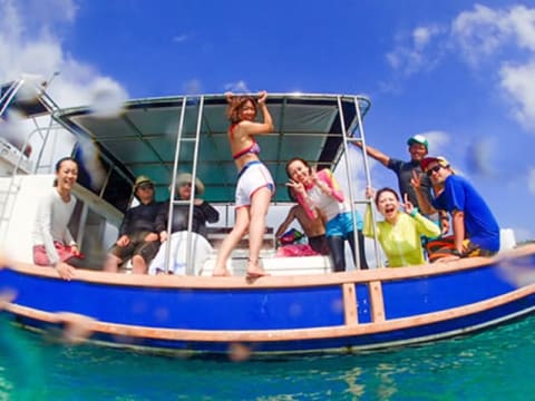 クルーザーチャーター クルーズ グラスボート 沖縄本島の観光 オプショナルツアー専門 Veltra ベルトラ