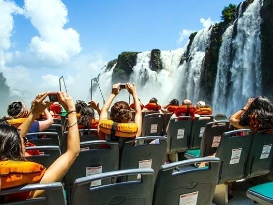 アルゼンチン側から望むイグアスの滝 貸切ツアー！ジャングル&ボートアドベンチャー付き＜貸切／日本語ガイド／フォス・ド・イグアスまたはプエルト・イグアス発＞