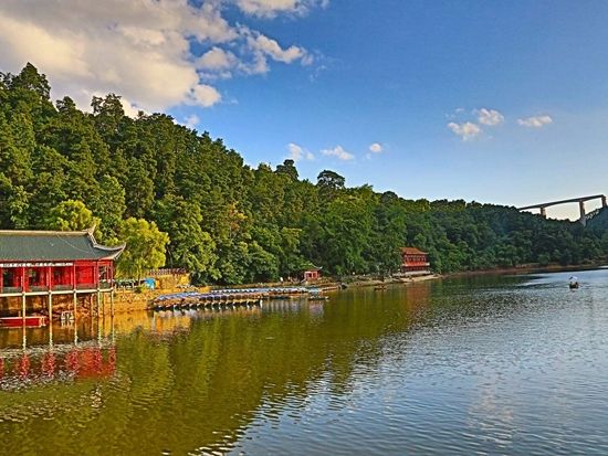 貴陽市内 1日観光貸切ツアー 弘福寺・甲秀楼・青岩古鎮・黔霊公園＜専用車／日本語ガイド＞