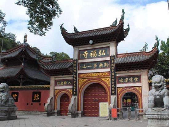 貴陽市内 1日観光貸切ツアー 弘福寺・甲秀楼・青岩古鎮・黔霊公園＜専用車／日本語ガイド＞