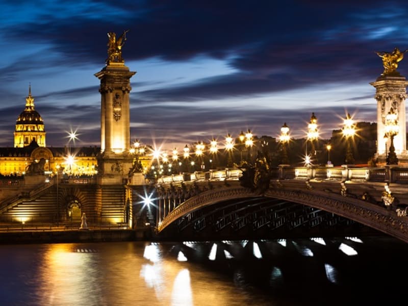 Frace_Paris_Pont Alexandre III_shutterstock_91967636