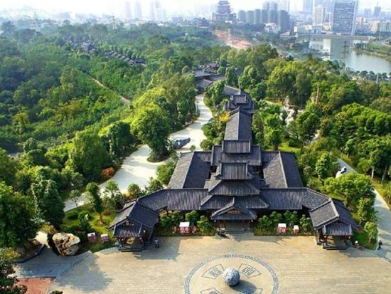 南寧市内 1日観光貸切ツアー 青秀山・広西民族博物館・東盟商務区・南湖公園＜専用車／英語ガイド＞