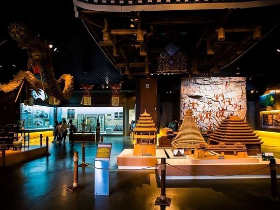 南寧市内 1日観光貸切ツアー 青秀山・広西民族博物館・東盟商務区・南湖公園＜専用車／英語ガイド＞