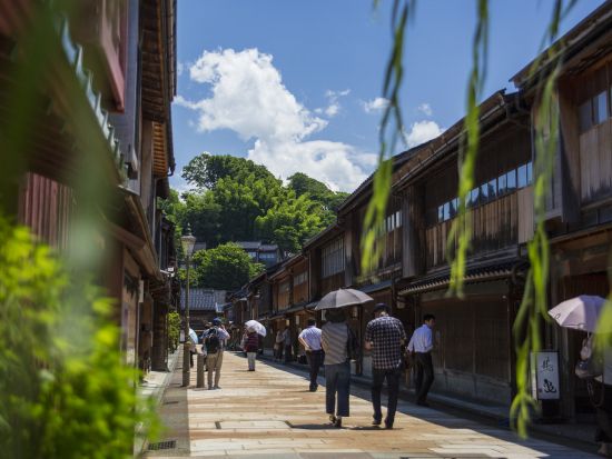貸切観光タクシー 兼六園・金沢城など人気スポットへご案内！着物レンタル付きプランあり＜3時間／1～9名／金沢発着＞by 冨士タクシー