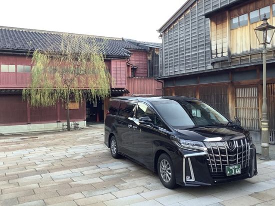 貸切観光タクシー 白川郷・五箇山 2つの世界遺産を見学する日帰りツアー ホテル送迎付き＜6時間／1～9名／選べる車種／金沢発着＞by 冨士タクシー