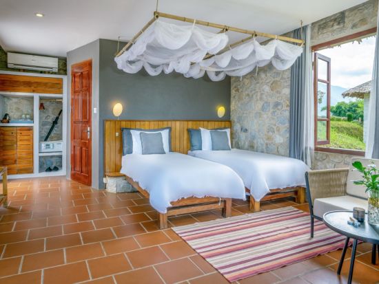 天空の秘境サパ1泊2日ツアー　少数民族が暮らす村へトレッキング観光あり　インフィニティプール利用可！＜トパスエコロッジ宿泊＆食事付／VIP高級車送迎／ハノイ発＞