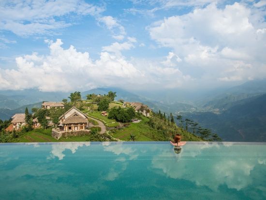 天空の秘境サパ1泊2日ツアー　少数民族が暮らす村へトレッキング観光あり　インフィニティプール利用可！＜トパスエコロッジ宿泊＆食事付／VIP高級車送迎／ハノイ発＞