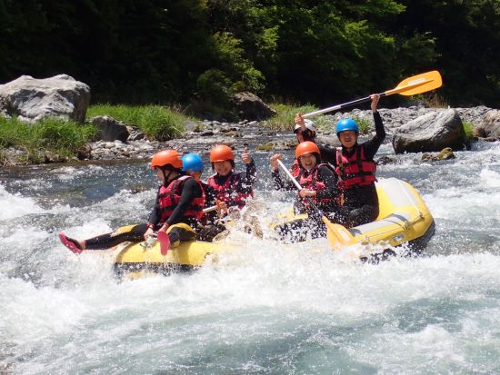 奥多摩ラフティングツアー みんなで楽しい思い出を作ろう！室内更衣室＆冷房完備 ＜4～10月／午前または午後／BBQ付プランあり／青梅市＞by クルーソー