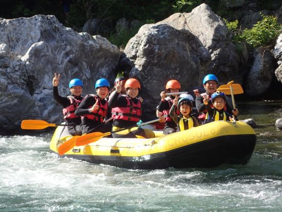 奥多摩ラフティング　ファミリーツアー 4歳～参加OK！家族みんなで楽しもう 室内更衣室＆冷房完備 ＜4～10月／青梅市＞by クルーソー