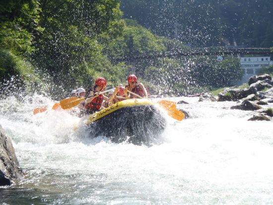 奥多摩ラフティング レイトツアー エキサイティングな川下りを楽しもう室内更衣室＆冷房完備 ＜7～9月／15時半スタート／青梅市＞by クルーソー