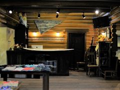 NA120412_06_002_R