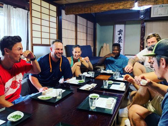 静岡茶農家体験＋クロスバイクツアー　お茶の飲み比べ体験付き＜半日／ガイド付／静岡＞