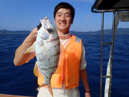 半日フィッシングコース　体験しやすい五目釣りでみんなで楽しく魚釣り＜11～3月／送迎付／石垣島＞