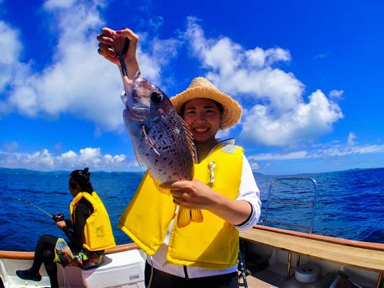 パナリ島 フィッシング＆体験ダイビングツアー 釣った魚はその場で食べられる！＜島内指定ホテル送迎可／石垣島発＞by フージーマリンサービス