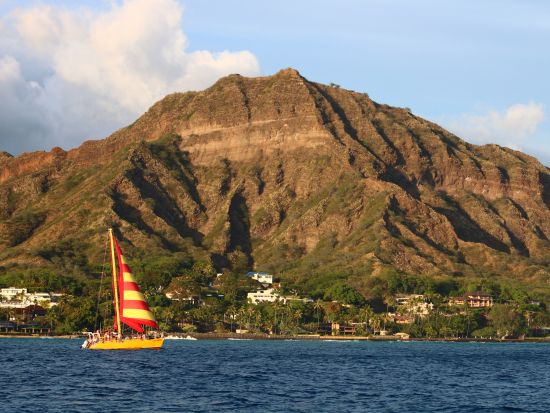 ボートクルーズ　ナ・ホクⅢ号　アルコール含むドリンク飲み放題付き！ワイキキビーチからの出航でアクセス抜群＜1時間／ワイキキ発＞