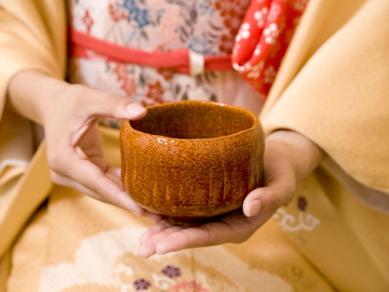 Japan_Generic Photos_Tea Ceremony_Woman_Kimono_shutterstock_201267293
