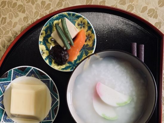 座禅体験　朝粥または精進料理付き　金沢の風情豊かな寺町の寺院群で心をととのえる　煎茶と和菓子の茶礼あり＜午前／英語対応可＞