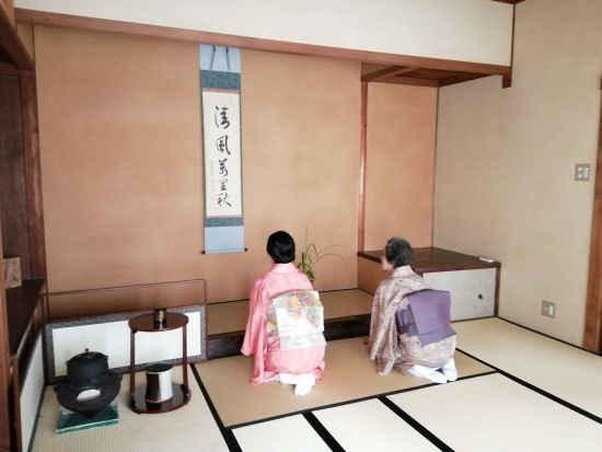 茶道体験　築100年の町家カフェで四季折々の和菓子と茶の湯に親しむ　着付け体験付きプラン＜1時間半／金沢市＞