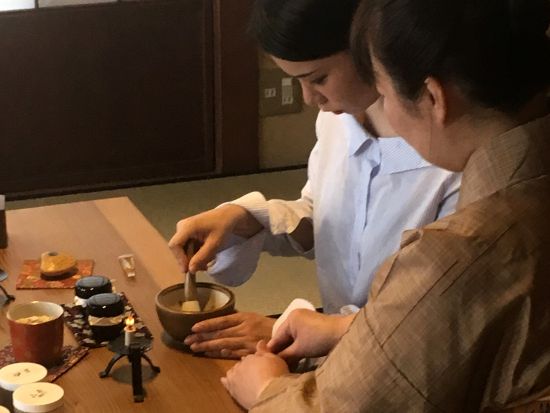 お香体験　香木を使ったオーダーメイドの調香　築100年の町屋茶室を貸し切り　季節の上生菓子＆お抹茶・加賀棒茶付き＜1.5時間／金沢市＞