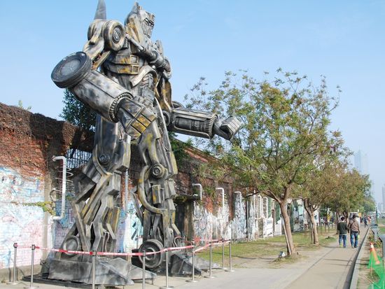 aohsiung_Pier 2 Art Center_shutterstock_1016313403
