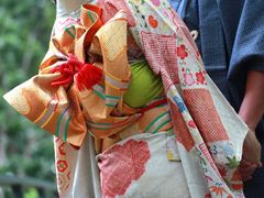 Japan_Generic Photos_kimono_couple_shutterstock_1224929686