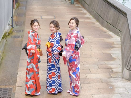 貸切観光タクシー 兼六園・金沢城など人気スポットへご案内！着物レンタル付きプランあり＜3時間／1～9名／金沢発着＞by 冨士タクシー