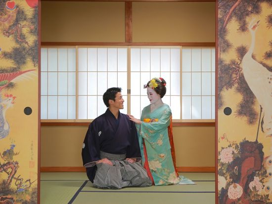 舞妓変身体験 スタジオ撮影・散策プラン 本格メイク＋本絹の手刺繍＆手縫い着物着用＜京都市／清水寺＞by 舞妓変身スタジオ四季