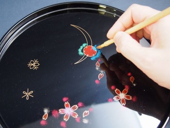 蒔絵（まきえ）体験　伝統工芸の漆に彩色＆金箔粉蒔き　創業240年の老舗漆器店で体験！初心者歓迎＆6歳～参加OK＜1.5時間／金沢市＞