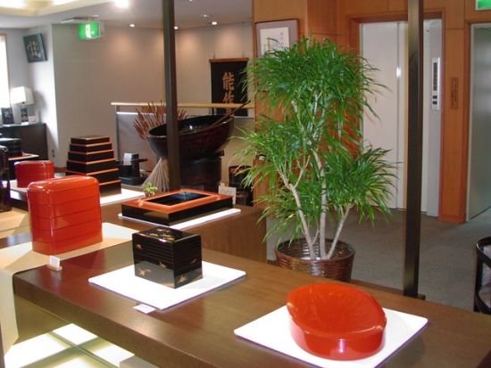 蒔絵（まきえ）体験　伝統工芸の漆に彩色＆金箔粉蒔き　創業240年の老舗漆器店で体験！初心者歓迎＆6歳～参加OK＜1.5時間／金沢市＞