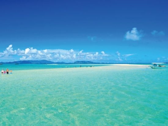 【ベストプライス】幻の島上陸＋シュノーケリング+竹富島観光ツアー　珊瑚やカラフルな魚の中をシュノーケリング＜1日／昼食付き／市街地送迎／石垣島発＞