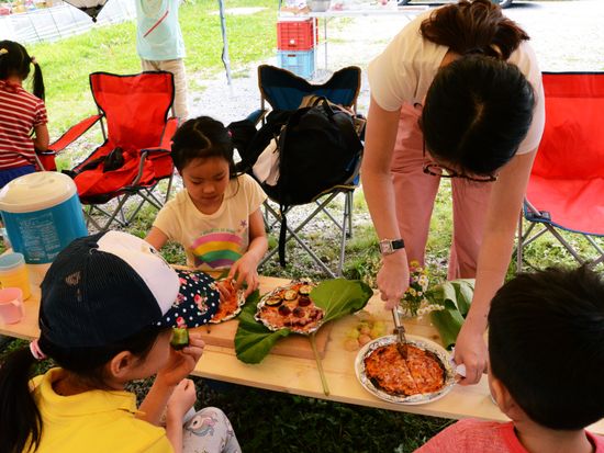 05 ピクニック形式でピザを試食