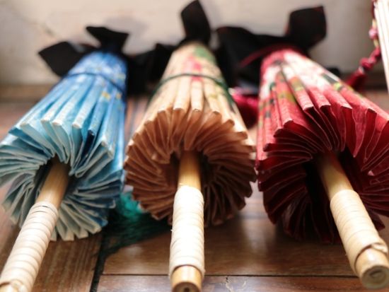 伝統油紙傘工芸館を見学＿２