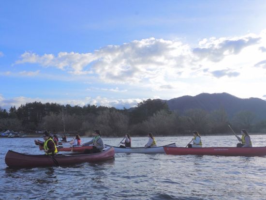 カヌー体験　富士山を眺めながら湖上散歩　写真サービス付き＜3歳から参加可／2時間／午前・午後／送迎付き／富士河口湖町＞