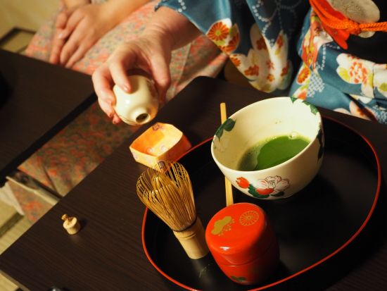 茶道ミニ体験 初心者大歓迎！徳寿寺にて本格的なお抹茶を気軽に堪能 ＜宮島＞