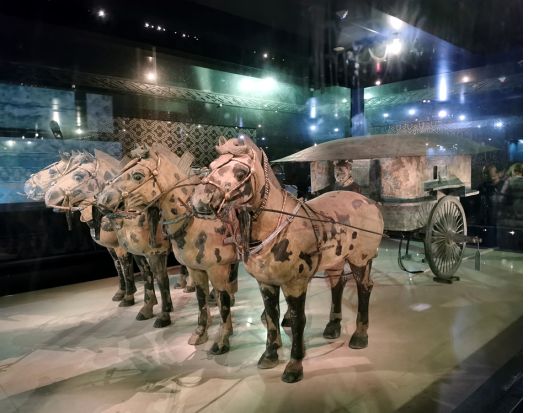 選べる2種の空港送迎プラン！中国西安を巡る日帰りプライベートツアー☆兵馬俑＋秦始皇帝陵＋華清池 ＜貸切／昼食付／日本語ガイド／西安ホテル発 or 空港発＞