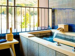 Riverside Bathroom 1