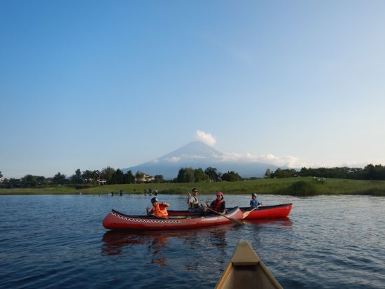 サンセットカヌー体験　夕暮れの富士山をバックに湖上散歩　写真サービス付き ＜3歳から参加可／夕方／90分／送迎付き／富士河口湖町＞