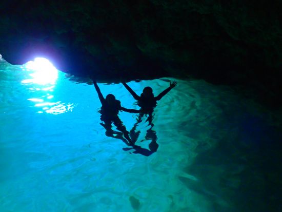 青の洞窟 シュノーケリング　コーラル体験ダイビングやオーシャンテラスでのBBQ付きプランあり！＜ボート／ショップ設備利用可／グリーン・フィンズ認定店／恩納村発＞