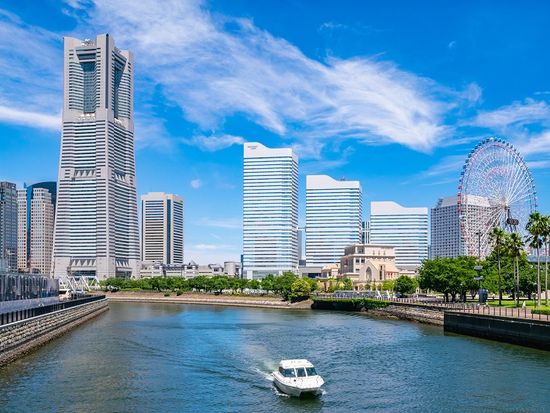 Japan_Kanagawa_Yokohama_Minatomirai_port_boat_shutterstock_1126658477