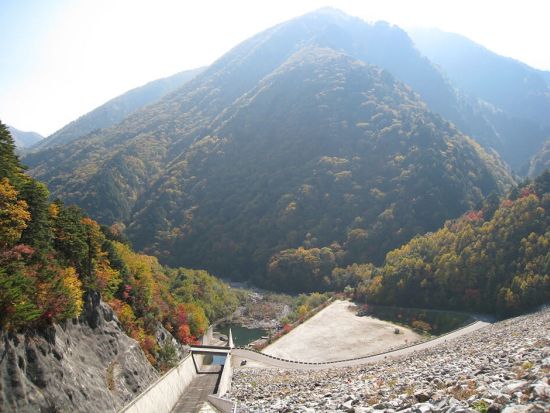 高瀬渓谷観光ツアー 秘境の景色が美しい3つのダムを巡る！許可車両でしか行けない高瀬ダムも！＜4月下旬～10月／毎日運行／午前・午後／大町・白馬発＞