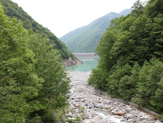 高瀬渓谷観光ツアー 秘境の景色が美しい3つのダムを巡る！許可車両でしか行けない高瀬ダムも！＜4月下旬～10月／毎日運行／午前・午後／大町・白馬発＞